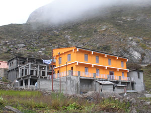 Construction &agrave; Badrinath 5 octobre 2016 - 2 (click image to enlarge)